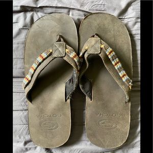 Gotcha size 13 wide, flip flops, only worn in the house. Like new.